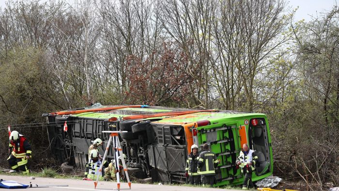 Schwerer Busunfall auf A9: Fünf Tote und mehr als 20 Verletzte